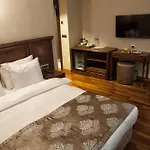 호텔 Nova Plaza Boutique & 4*