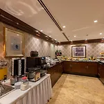 호텔 Nova Plaza Boutique & 4*